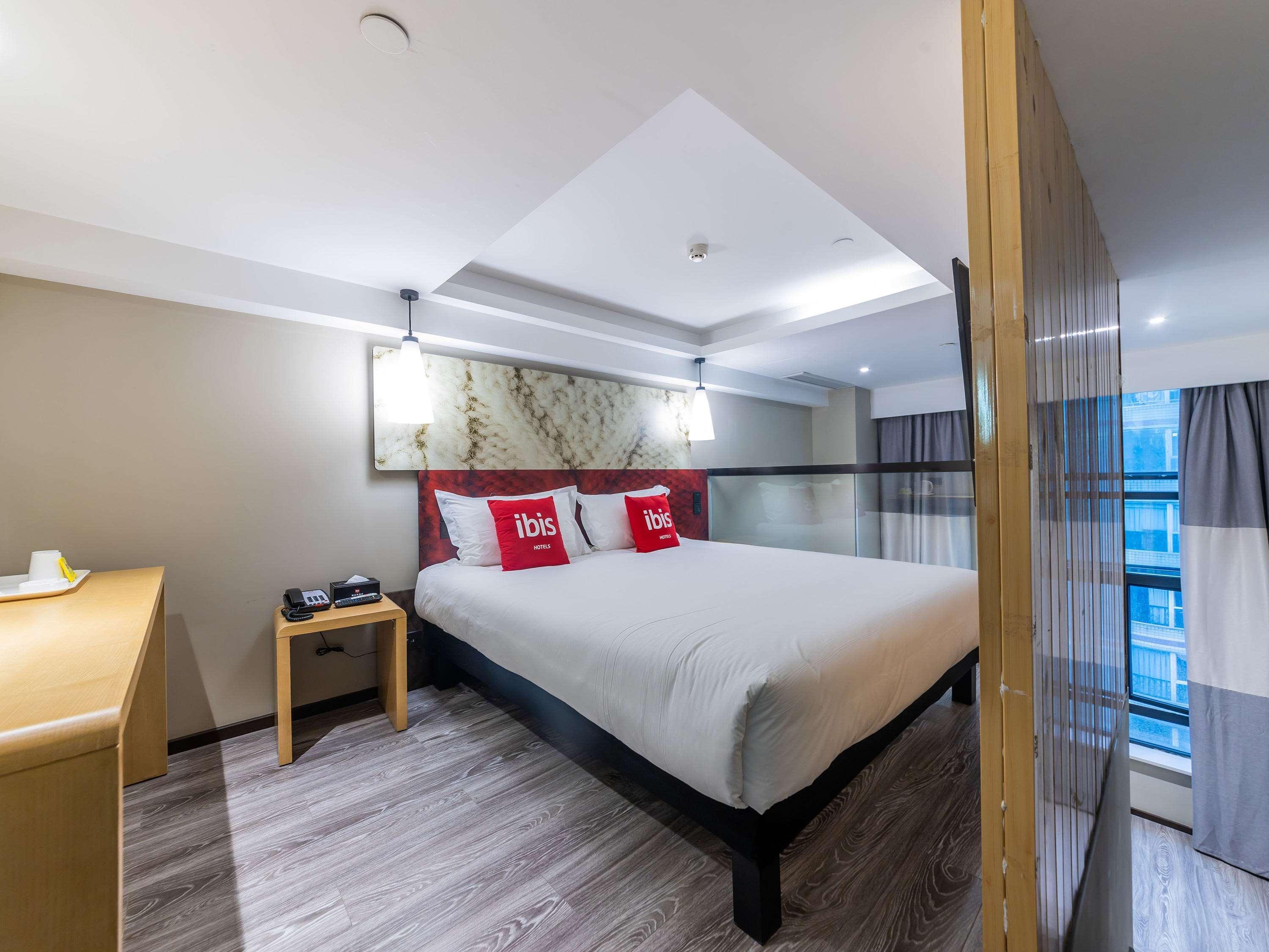 Ibis Chongqing Jiefangbei Pedestrian Street Hotel Exterior foto